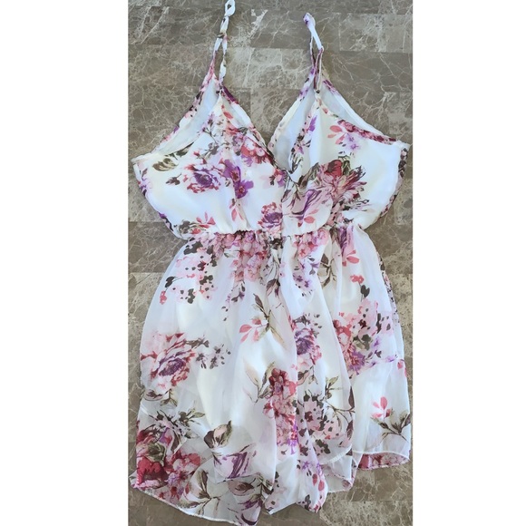 Chiffon Floral print romper Chic elegant classy - Picture 3 of 5